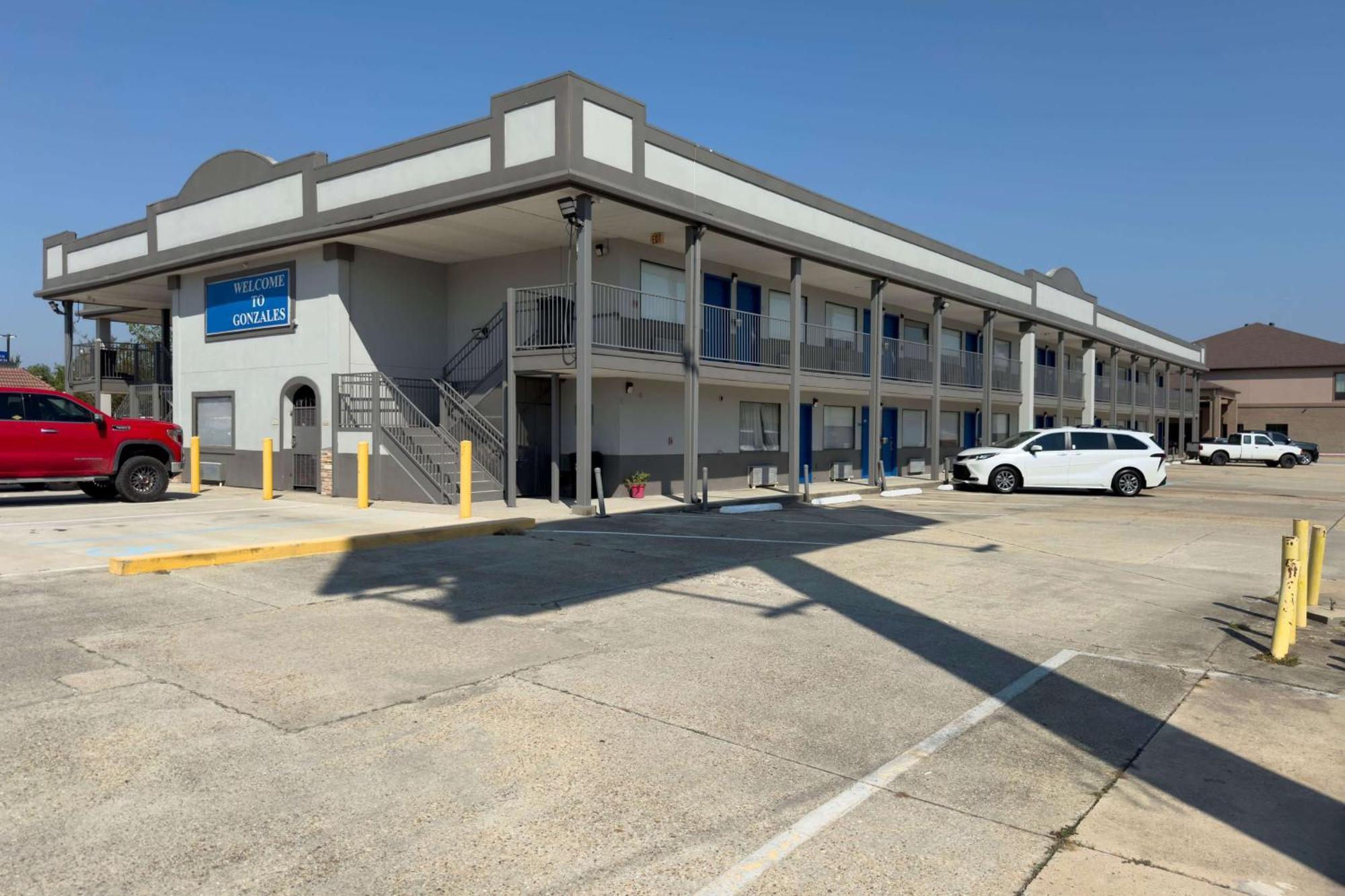 Days Inn By Wyndham Gonzales Zewnętrze zdjęcie